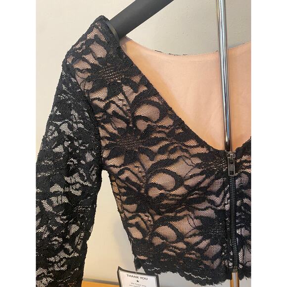 City Studio Top Black Floral Lace Cropped Long Sheer Sleeves V-Neck Back size 3 - Picture 8 of 11